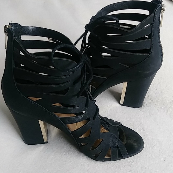 Black&Gold tie up heels by CALL IT SPRING